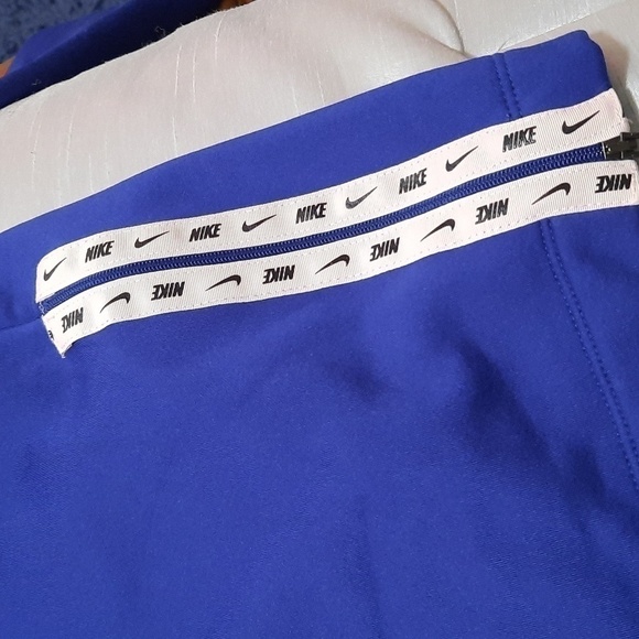 NIKE Top - Picture 6 of 6